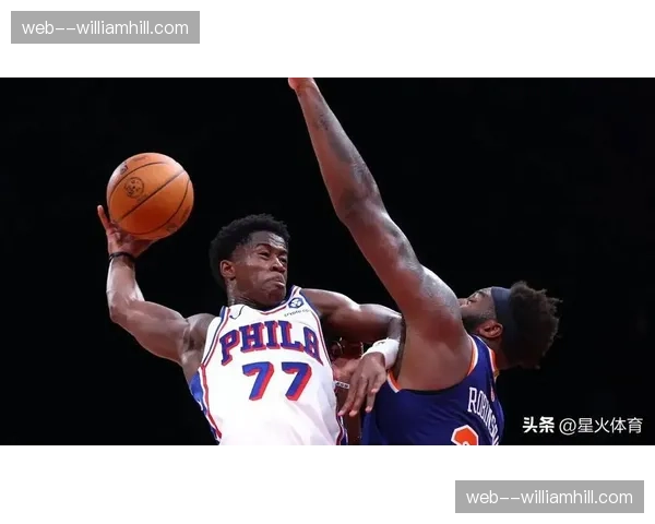 埃奇库姆20投12中投篮效率支撑76人进攻体系